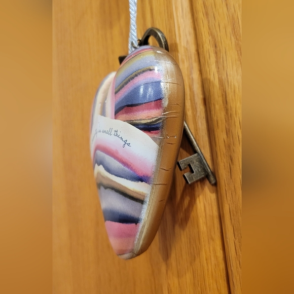 Art Hearts 💕 Puffed Decoration w/ Key - Picture 11 of 12